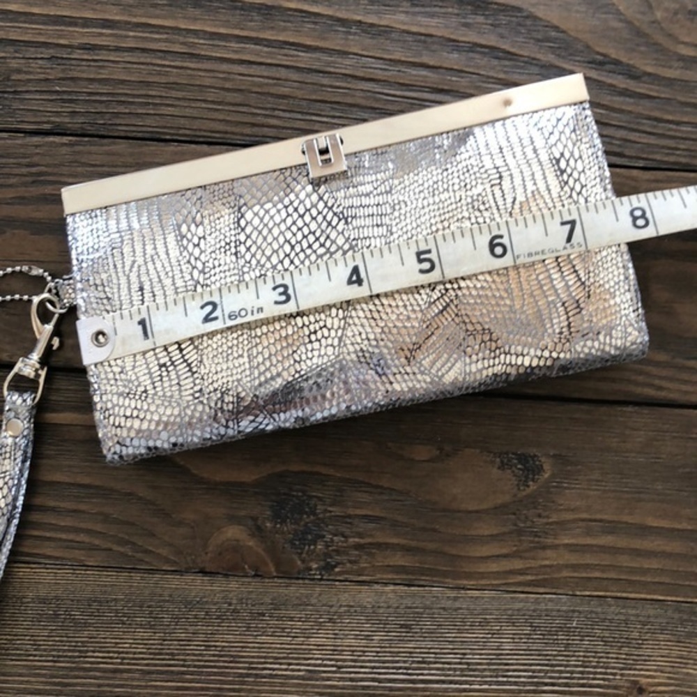 Lulu Shiny silver clutch wallet - Picture 6 of 7